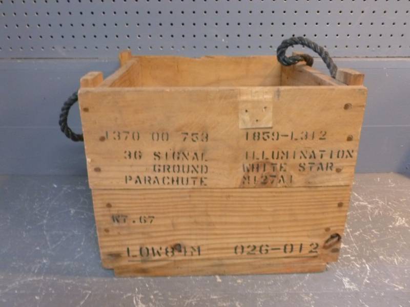 lot 122 image: Vintage Wooden Box