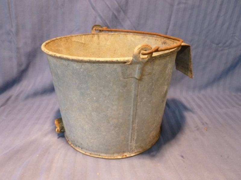 lot 126 image: Vintage Galvanized Steel Bucket