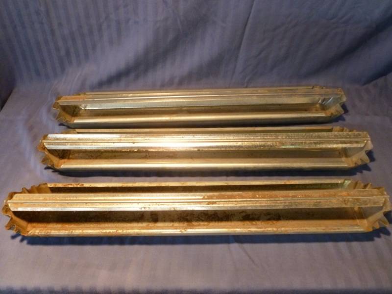 lot 129 image: Chick Feeders