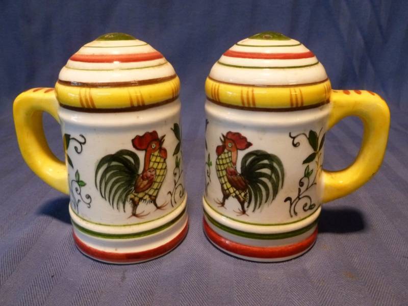 lot 137 image: Salt & Pepper Shaker Set