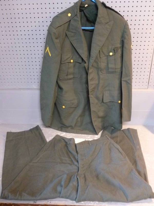 lot 138 image: Vintage Military Items
