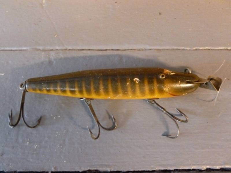 lot 146 image: Vintage Fishing Bait