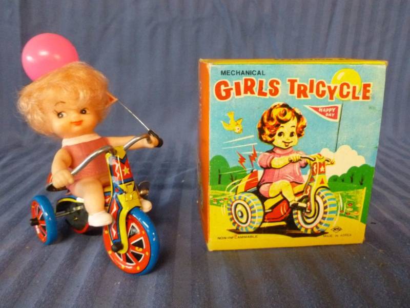 lot 156 image: Vintage Tin Toy