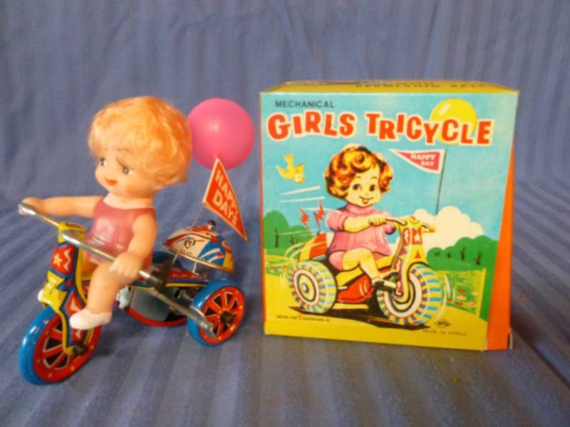 lot 157 image: Vintage Tin Toy