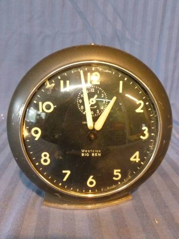 lot 187 image: Vintage Clock