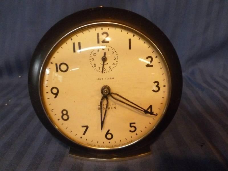 lot 189 image: Vintage Clock