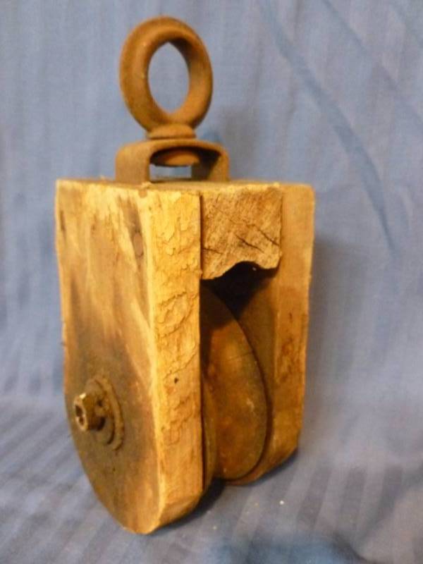 lot 194 image: Vintage Barn Pulley