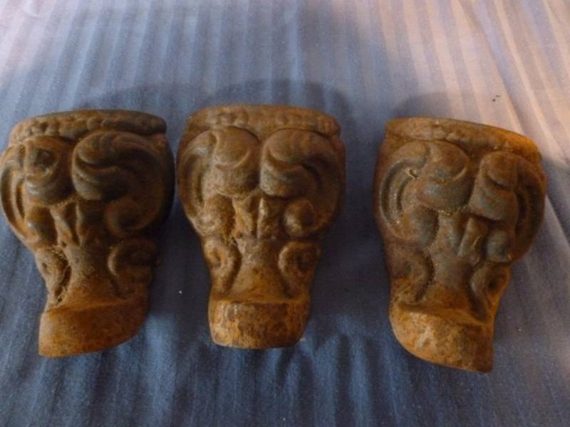 lot 199 image: Antique Cast Iron Stove Feet