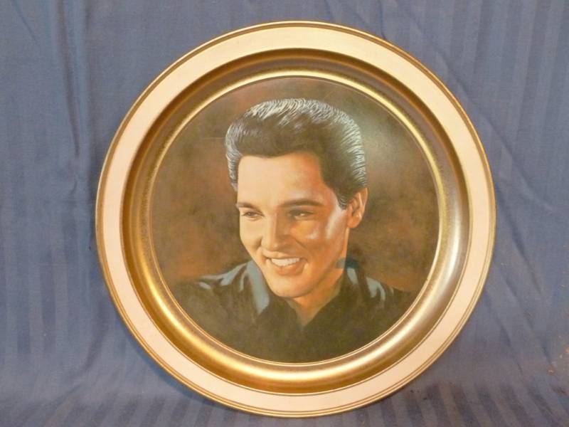 lot 200 image: Elvis Collectibles