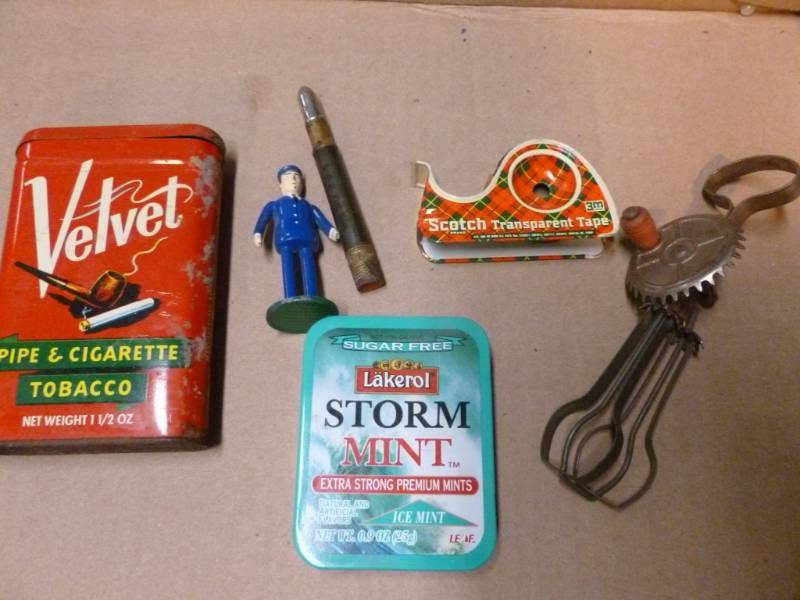 lot 210 image: Vintage Items