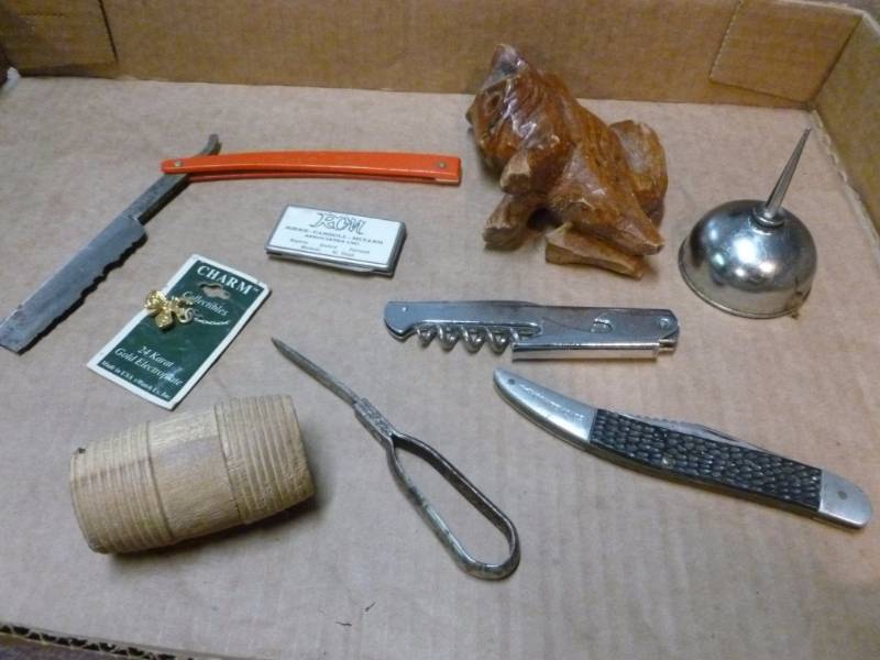 lot 211 image: Vintage Items
