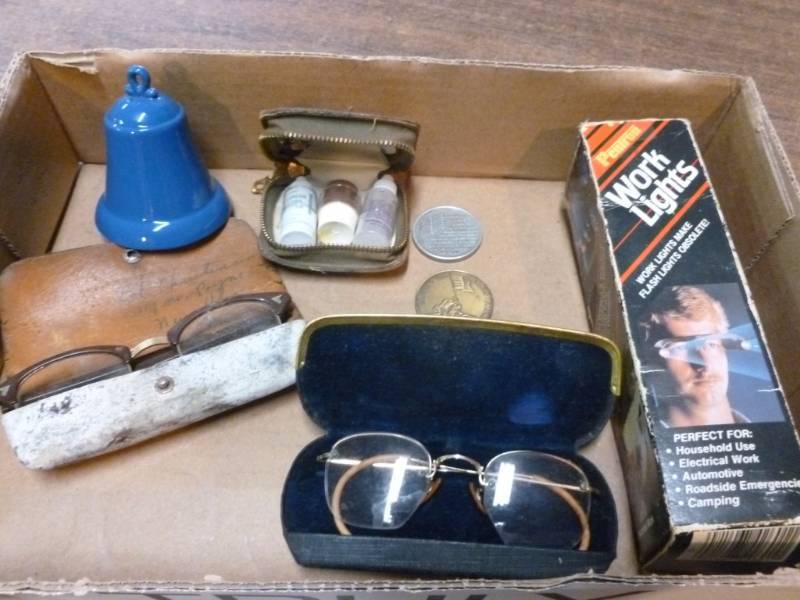 lot 212 image: Vintage Items