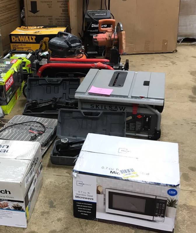 Lot of salvage tools and appliances for parts and repairs included table saw, mitter saw, microwave, splitter, title saw, mitter cutting, jack and more