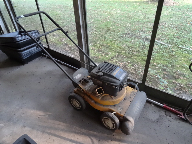 lot 1 image: Cub Cadet Chipper, Shredder, Vacuum,