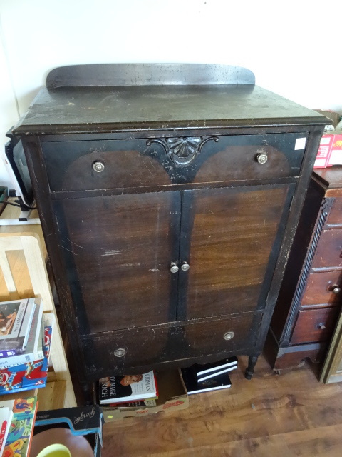 lot 13 image: Vintage Dresser 2 Drawers,