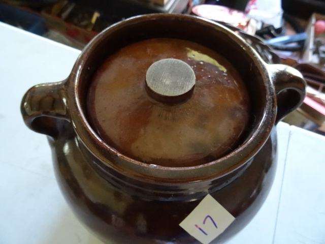 lot 17 image: Bean Pot