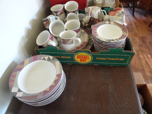 lot 24 image: Dinnerware Place Setting, Palm desert
