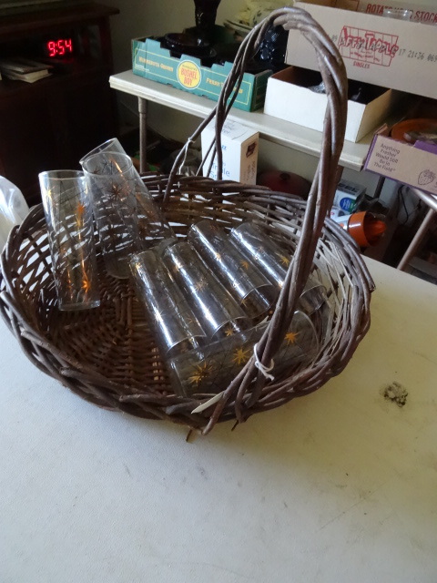 lot 25 image: Vintage Glasses Set of 8. With Twig Basket