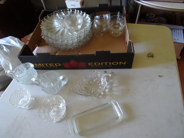 lot 27 image: Vintage Luncheon Plates 8 Plates and Cups