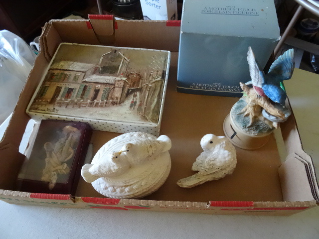 lot 31 image: Avon Mothers Touch Figurine,
