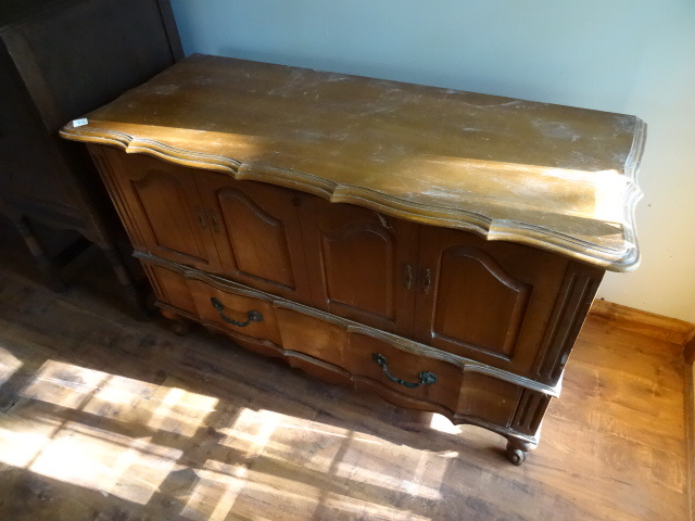 lot 34 image: Vintage Lane Cedar Chest With Draner
