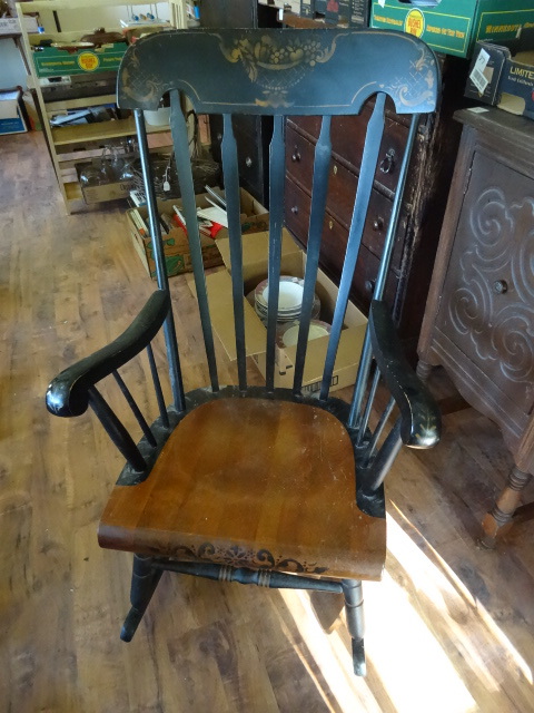 lot 39 image: Vintage Wood Rocker