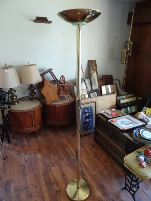 lot 46 image: Brass Finish Halogen Floor Lamp 71 Ht.