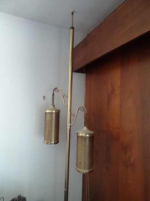 lot 76 image: Vintage Adjustable Floor Lamp