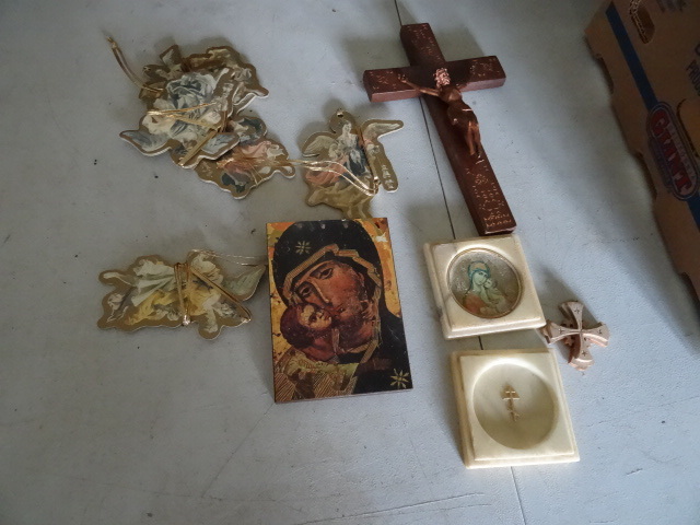 lot 101 image: Misc Religious Type Items