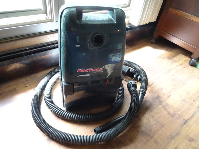 lot 105 image: Hoover Wind Tunnel Canister Vacuum