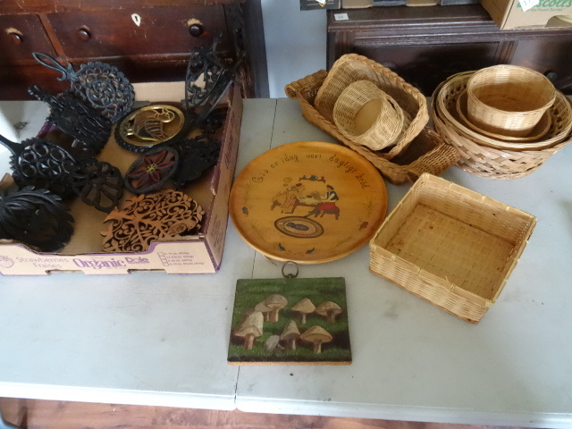 lot 123 image: Misc Trivets, Baskets, Wood Wall Hanging