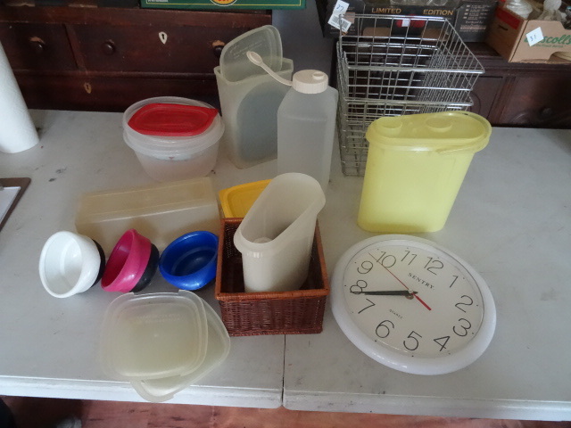 lot 126 image: Misc Tupperware, Plastic Storage Containers,