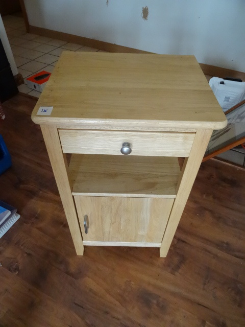 lot 136 image: Wooden Kitchen Cabinet WShelf & Door