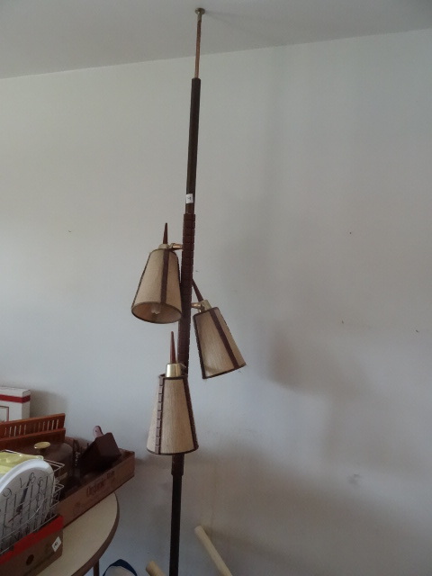 lot 140 image: Vintage Floor Lamp Adjustable