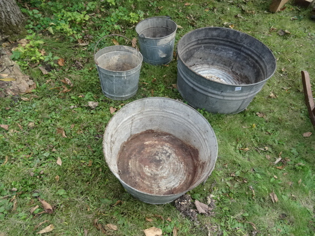 lot 148 image: 2 Galvanized Tubs & 2 Galvanized Pales