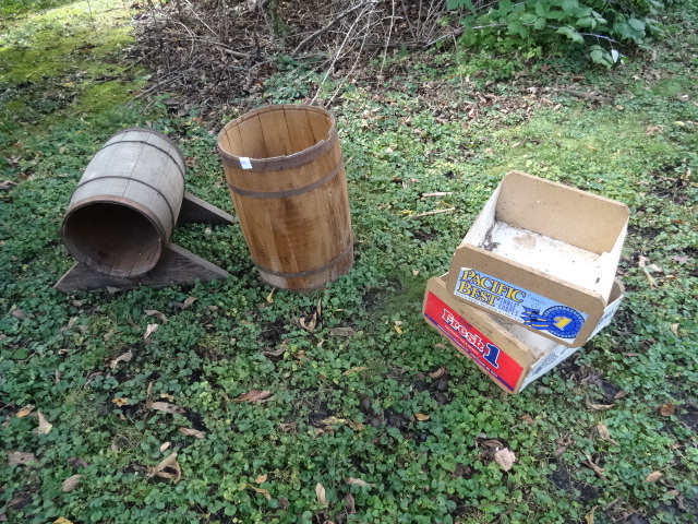 lot 161 image: 2 Barrels Nail Kegs & 2 Fruit Boxes