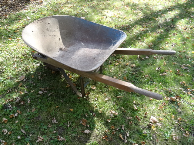 lot 172 image: Metal  Wheel Barrel WBalloon Tires