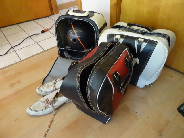 lot 178 image: 3 Vintage Bowling Ball Bags, WShoes & Balls