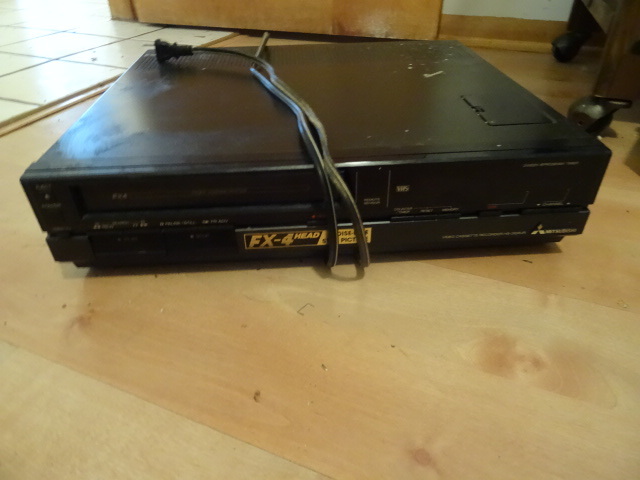 lot 184 image: Mitsubishi VHS Player Model 3294R