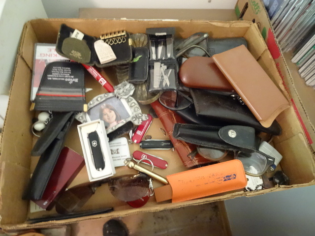 lot 192 image: Misc Glasses , 4 Pocket Folding Knives,