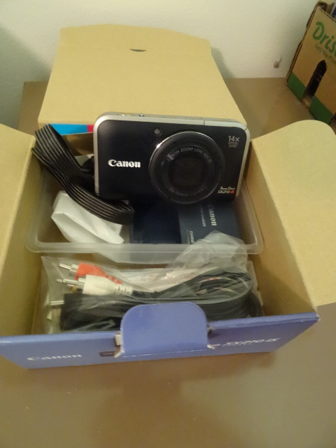 lot 195 image: Cannon Camera Power Shot SXZ10IS