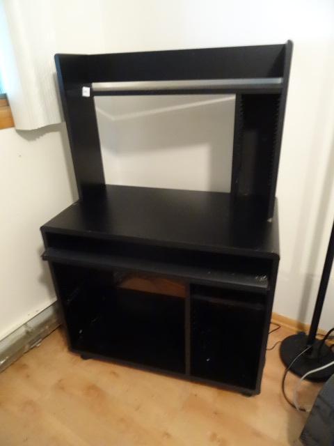 lot 207 image: Computer Desk On Wheels