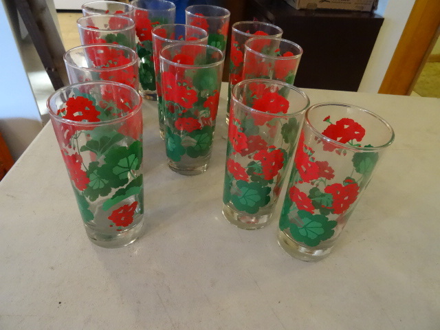 lot 231 image: Vintage Water GlassesTumblers Set Of 12