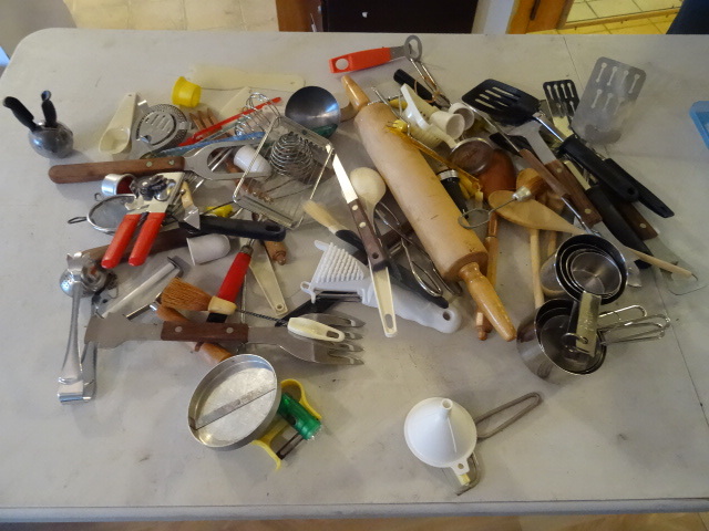lot 238 image: Misc Kitchen Utensils