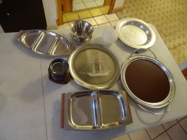lot 240 image: Misc Vintage Trays, Coasters,