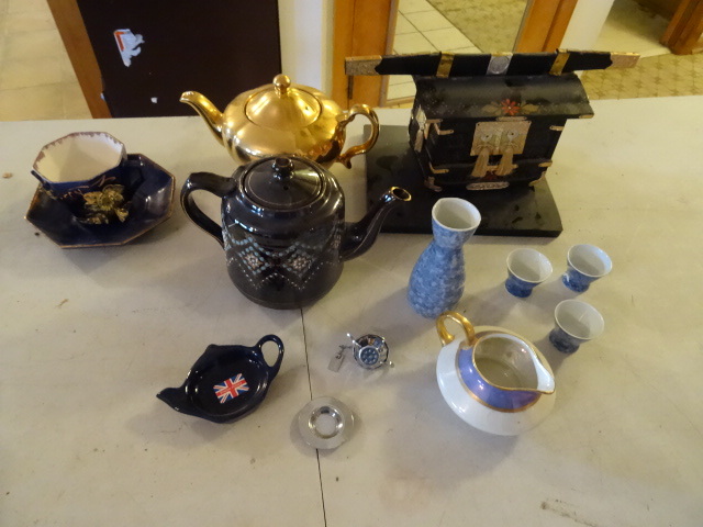 lot 242 image: Asian Home Dcor, Tea Pots