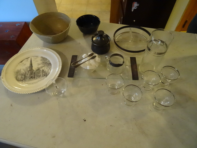 lot 243 image: Vintage Liquor Set W5 Glasses, Sugar Creamer
