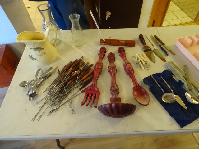 lot 245 image: Misc Kitchen Wares, Fondue Forks,