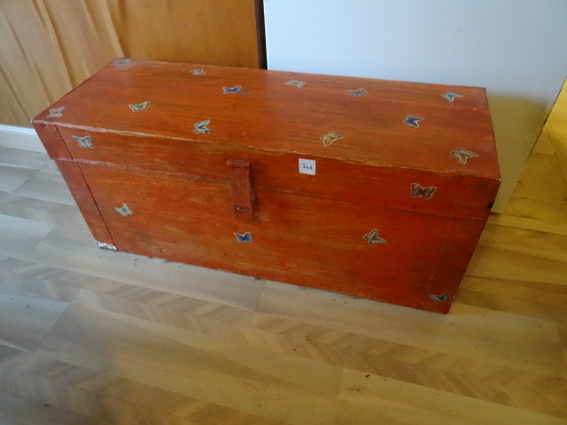 lot 246 image: Tin Coated Wood Trunk 33 X 12 X 14