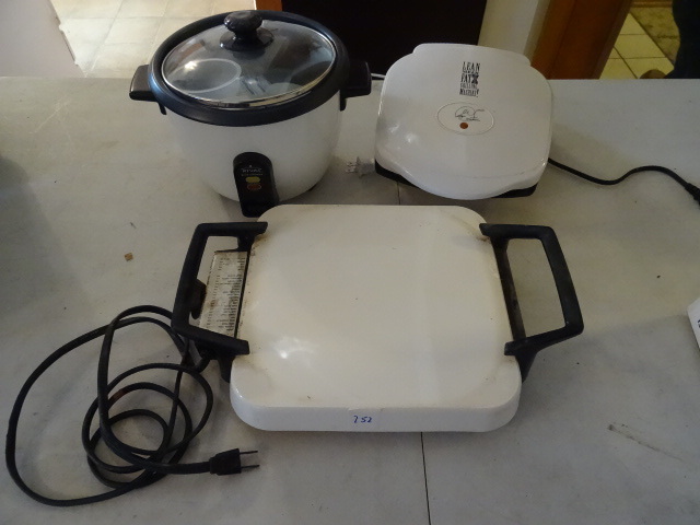 lot 252 image: Ricer, Corning ware, Electricmatic Skillet,